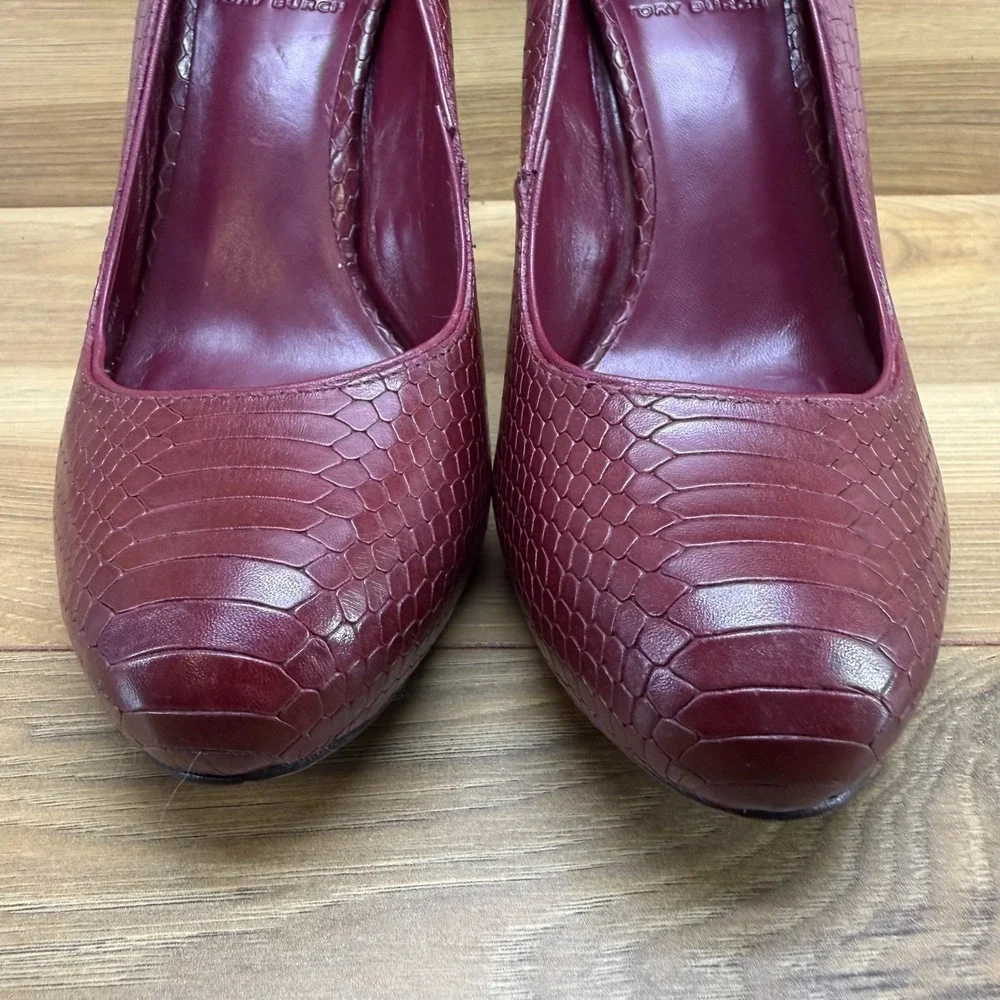 Tory Burch Red Snake Embossed Pumps 6.5 M Round‎ Toe Dressy Office Modern Heels
